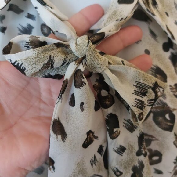 White and Black Printed Blouse Fits Size Large - Picture 2 of 4